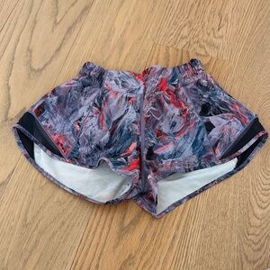 Atmospheric Purple Multi/Classic Navy Lululemon 2.5” Hotty Hot Short size 0
